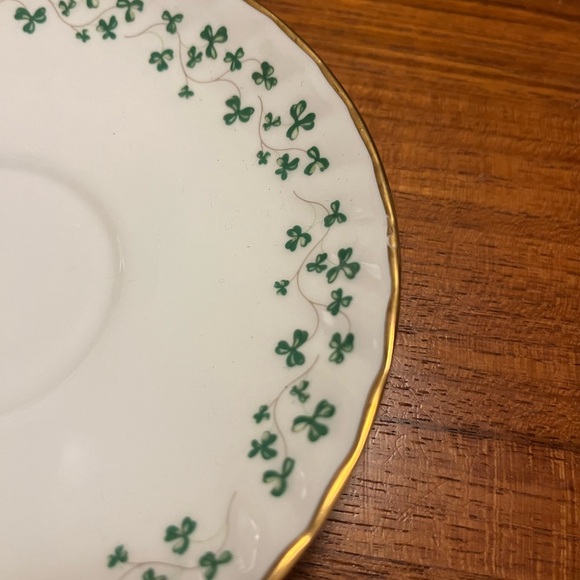 Royal Tara Fine Bone China Shamrock Irish With Gold Trim Teacup & Saucer - Picture 4 of 5